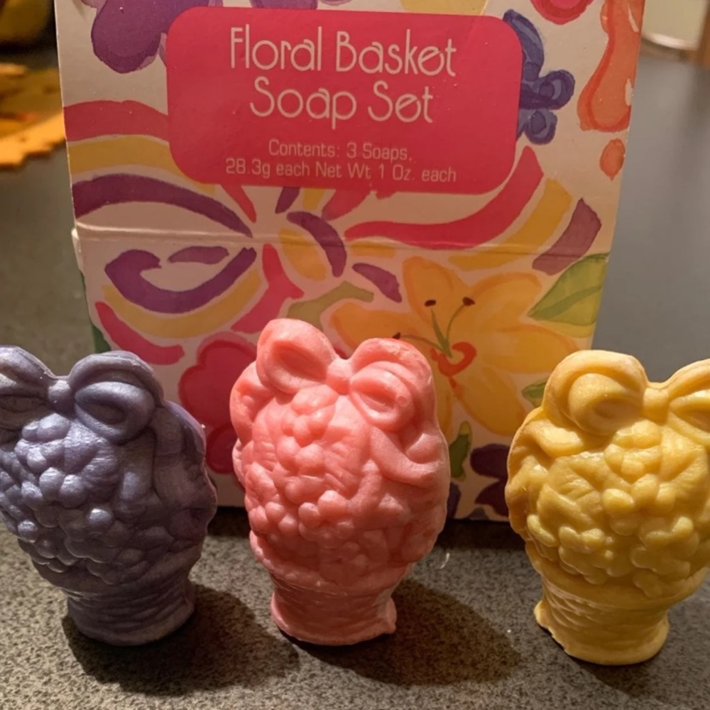 Vintage Avon Box of 3 Floral Basket Soaps New Easter Spring Pink purple yellow